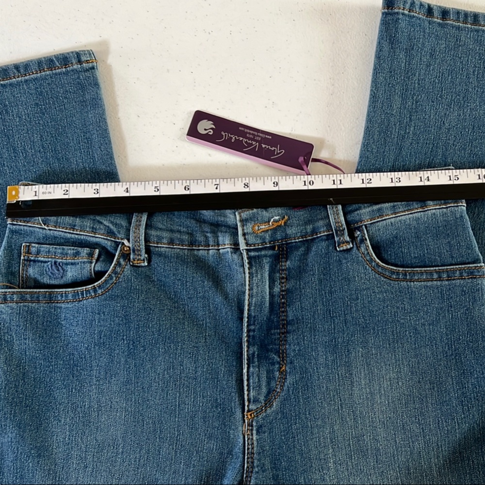 Gloria Vanderbilt Amanda Women's Blue Original Slimming Jean Size 10 P short - Picture 3 of 16